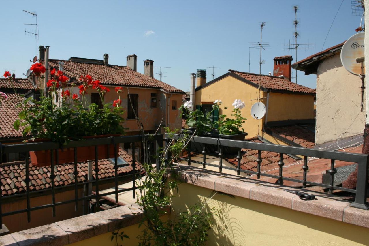 Alloggio Incantevole Sui Tetti Di Bologna Exterior photo